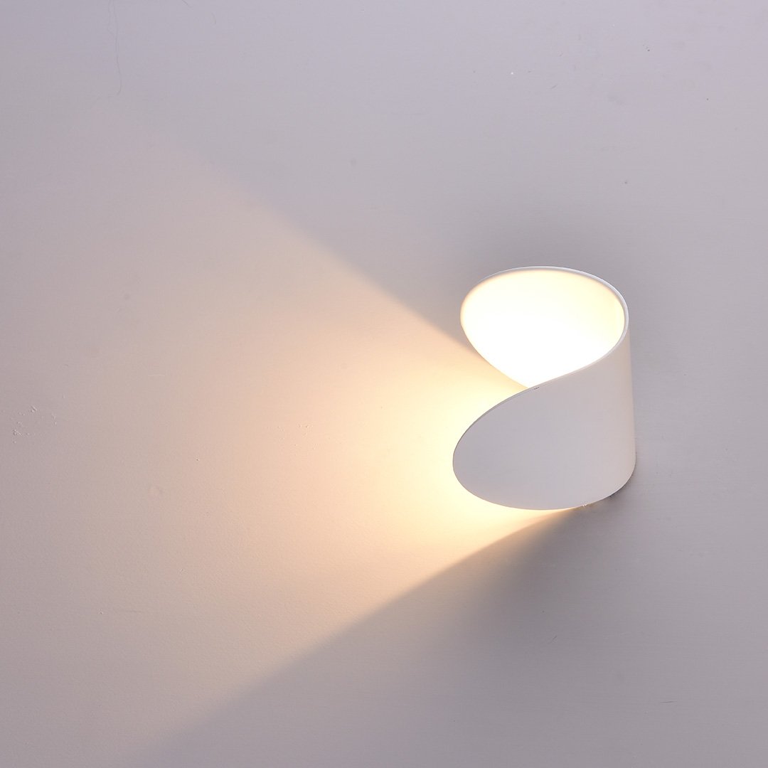 SolaraGlow Diffused Warm Wall Light For Living Rooms And Workspaces Modern Home Illumination