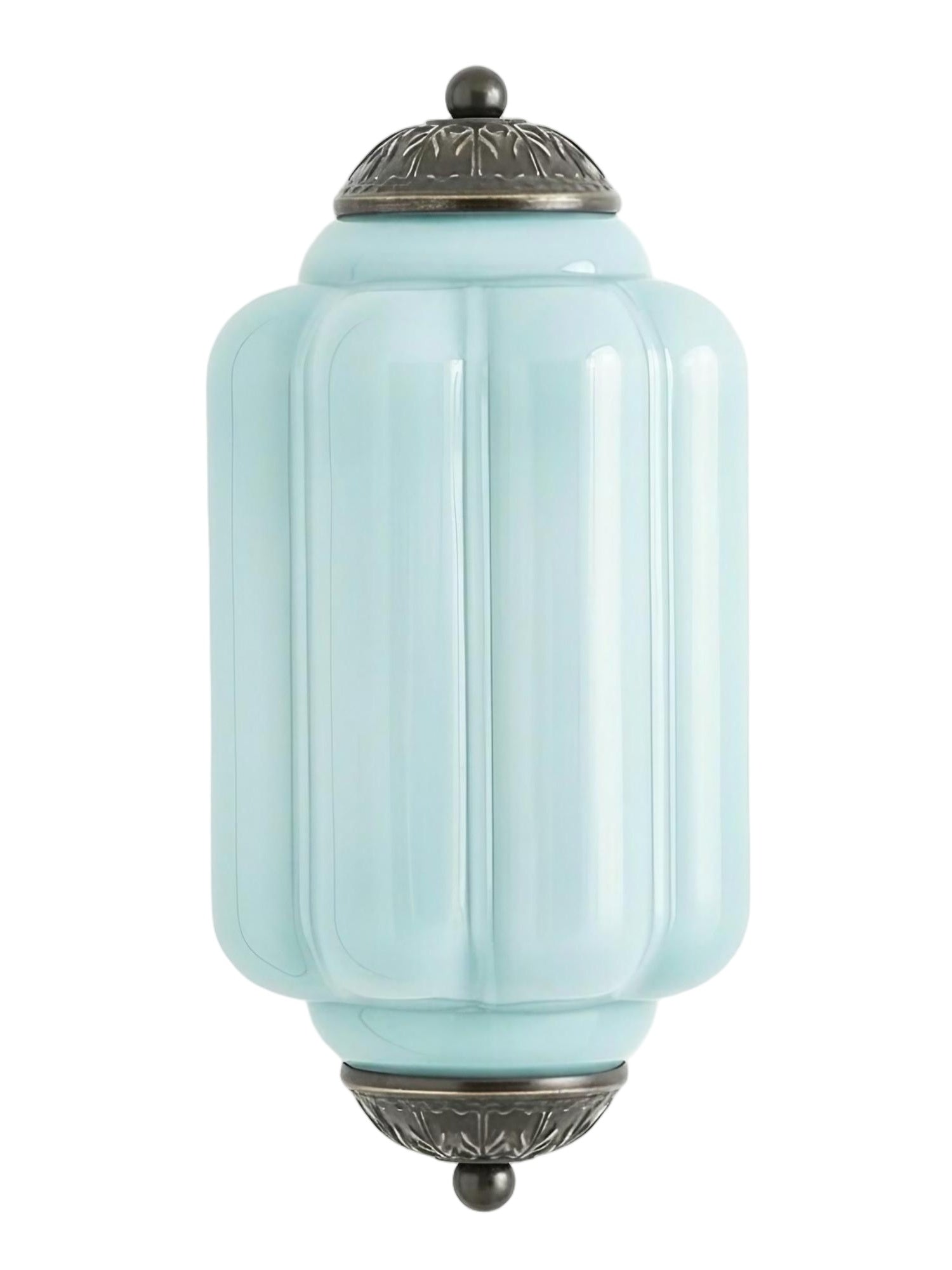Væglampe i mælkehvidt glas til soveværelset eller gangen i skandinavisk stil