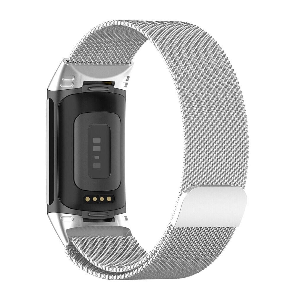 Hopeanvärinen milanolainen ranneke Fitbit Charge 5 -kellolle — magneettikiinnitys