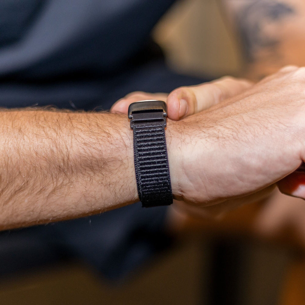 Kompatibilní černý nylonový náhradní řemínek pro Fitbit Charge 6