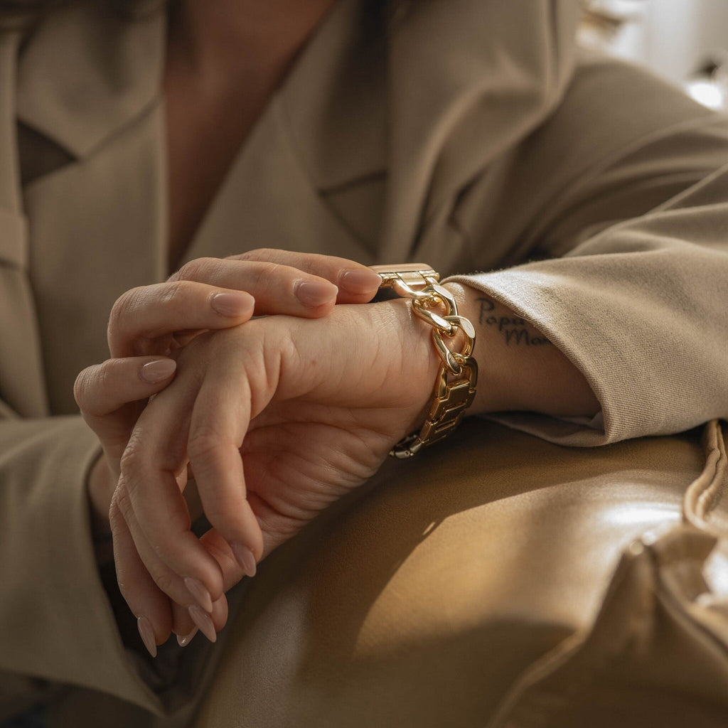 Λουράκι αλυσίδα από χρυσό ατσάλι για Apple Watch, ασφαλές κλείσιμο με κούμπωμα