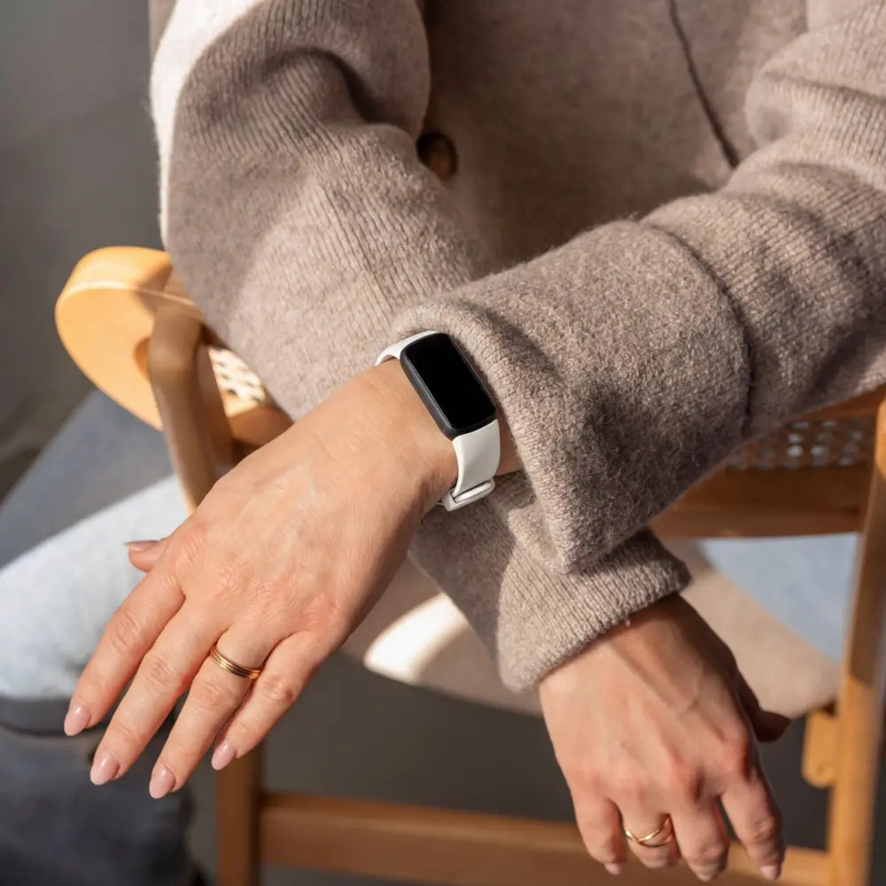 Fitbit Luxe szilikonszíj – törtfehér