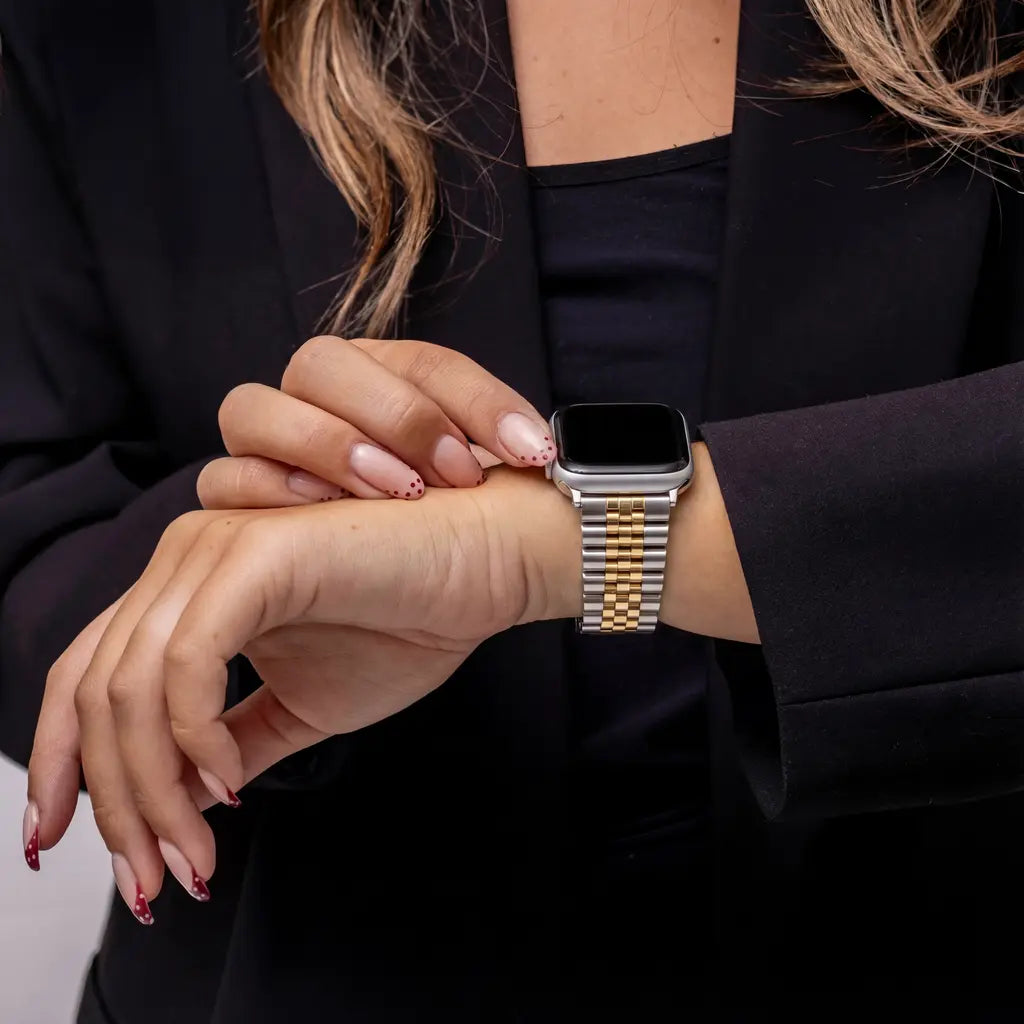 Jubilee-rem i stål til Apple Watch — sølv og guld, karakteristisk leddesign