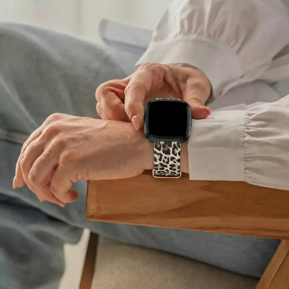Lucky Leopard-siliconenband — flexibele, comfortabele pasvorm voor Fitbit Versa en Versa 2