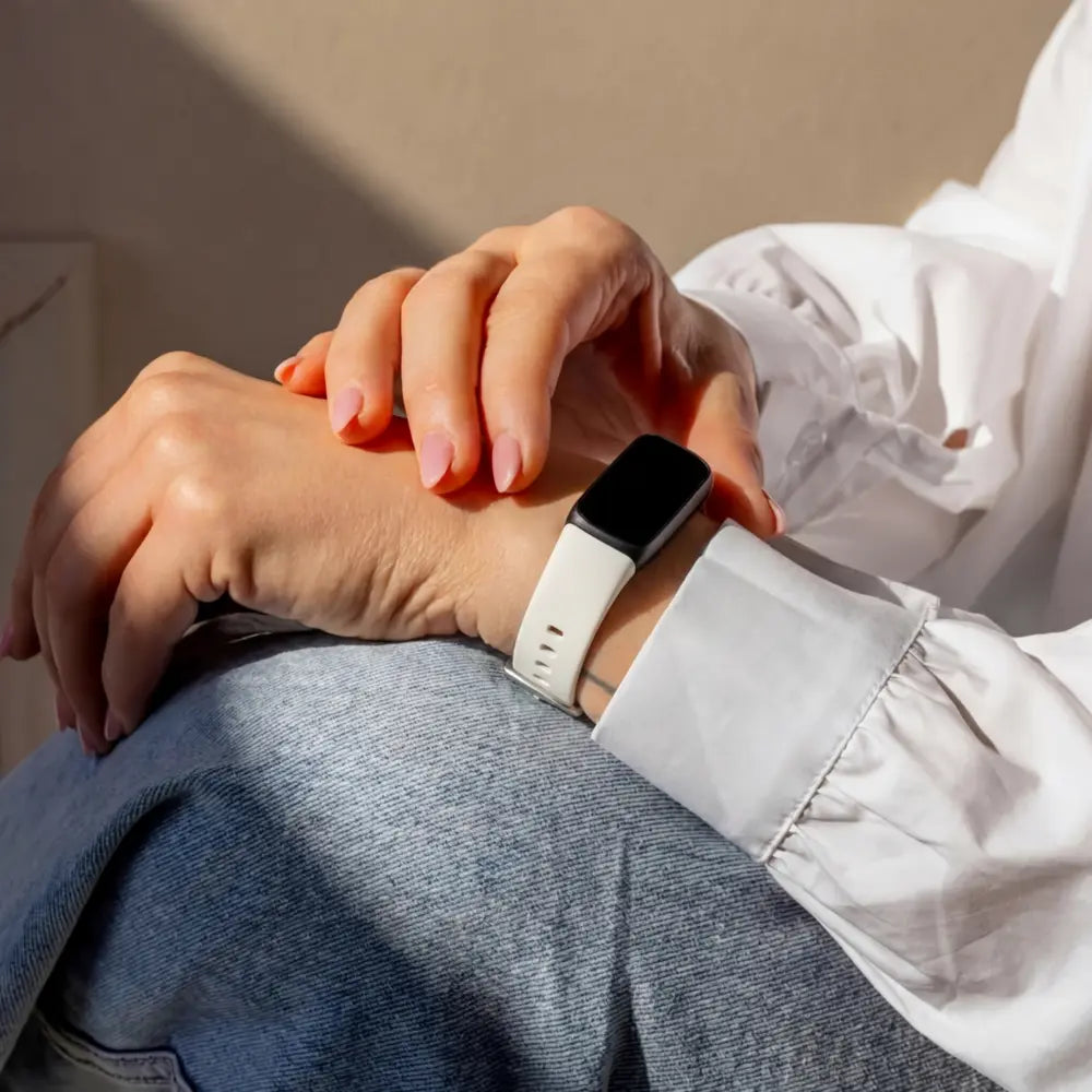 Fitbit Luxe szilikonszíj – törtfehér