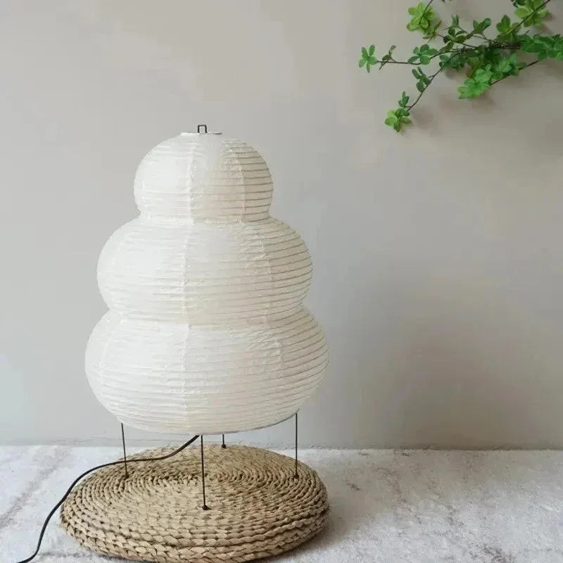 Podlahová lampa z japonského rýžového papíru washi v bílé barvě pro příjemné osvětlení obývacího pokoje a ložnice