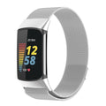 Hopeanvärinen milanolainen ranneke Fitbit Charge 5 -kellolle — magneettikiinnitys