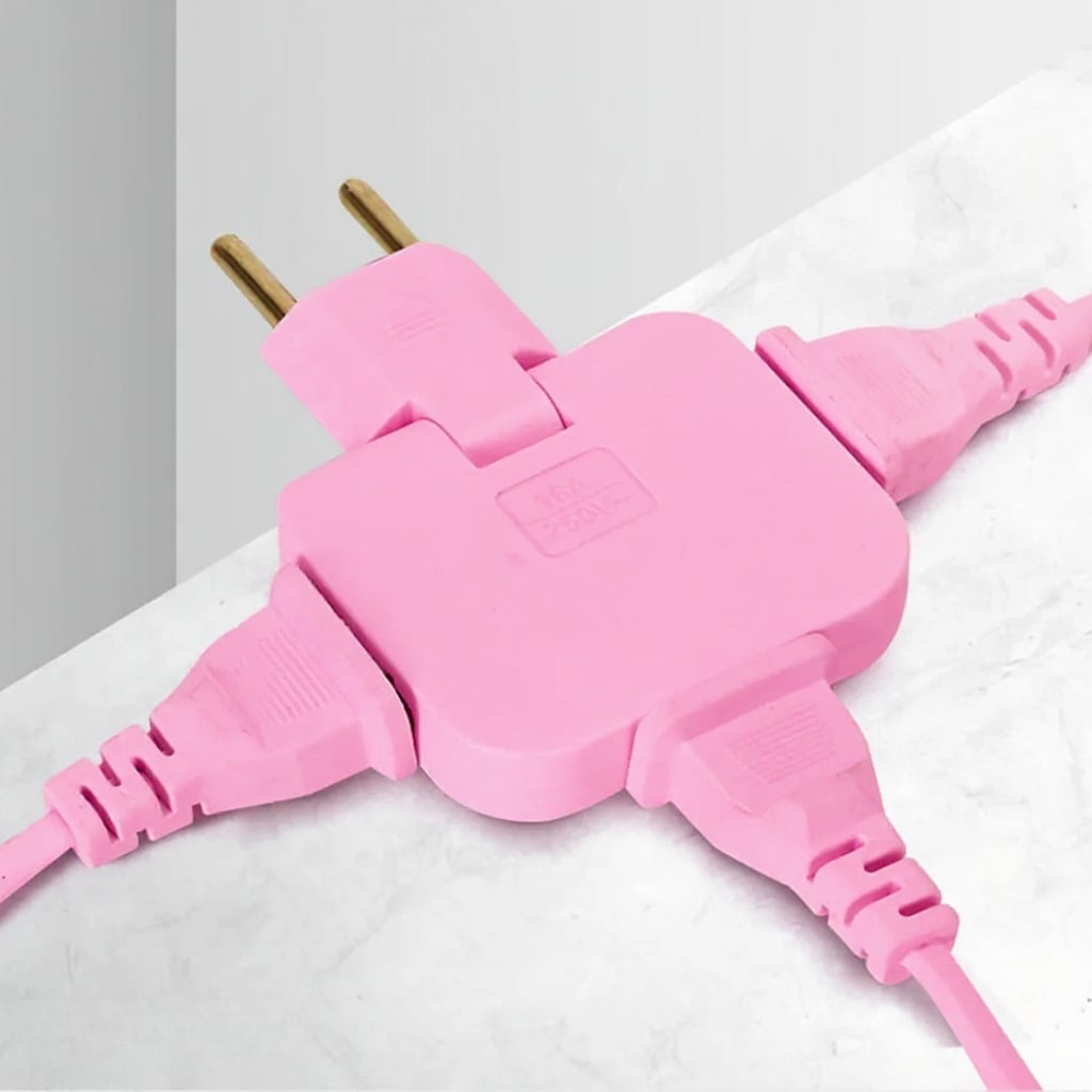 FlexiPlug roterende flad stikadapter med tre udtag — 180° justerbart hoved, ultratyndt design