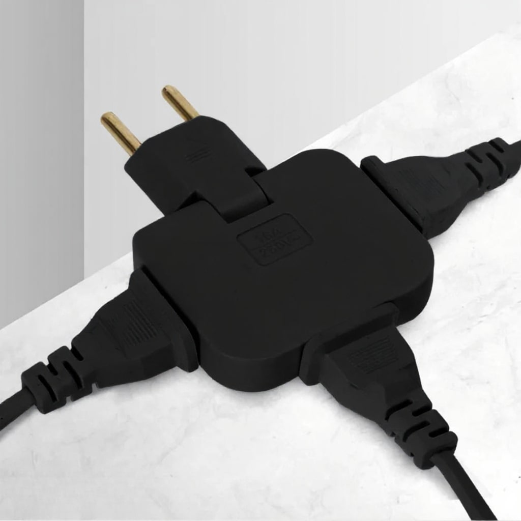 FlexiPlug roterende flad stikadapter med tre udtag — 180° justerbart hoved, ultratyndt design