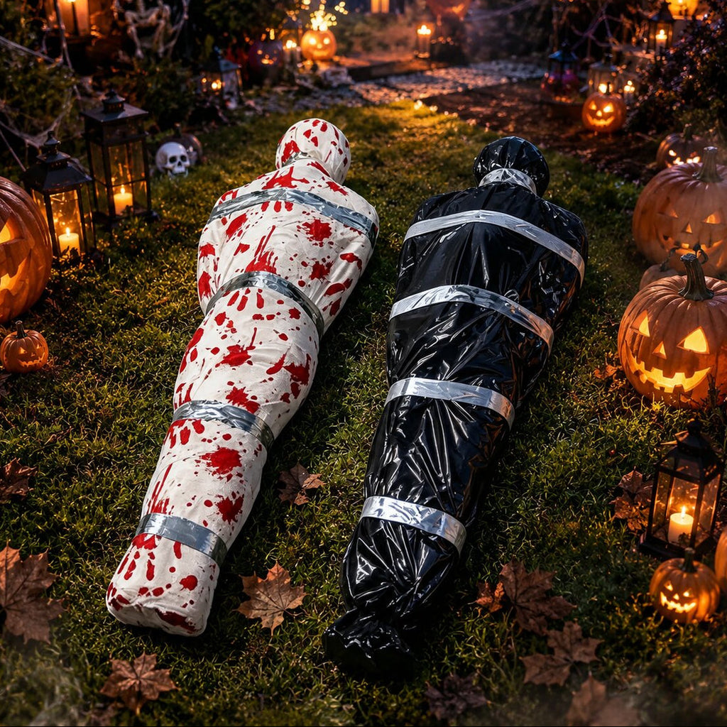 Halloween-dekoration i naturlig storlek föreställande ett lik — inlindad kroppsform för kusliga miljöer