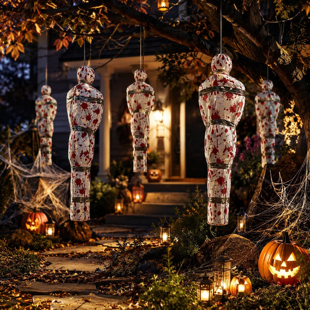 Halloween-dekoration i naturlig storlek föreställande ett lik — inlindad kroppsform för kusliga miljöer