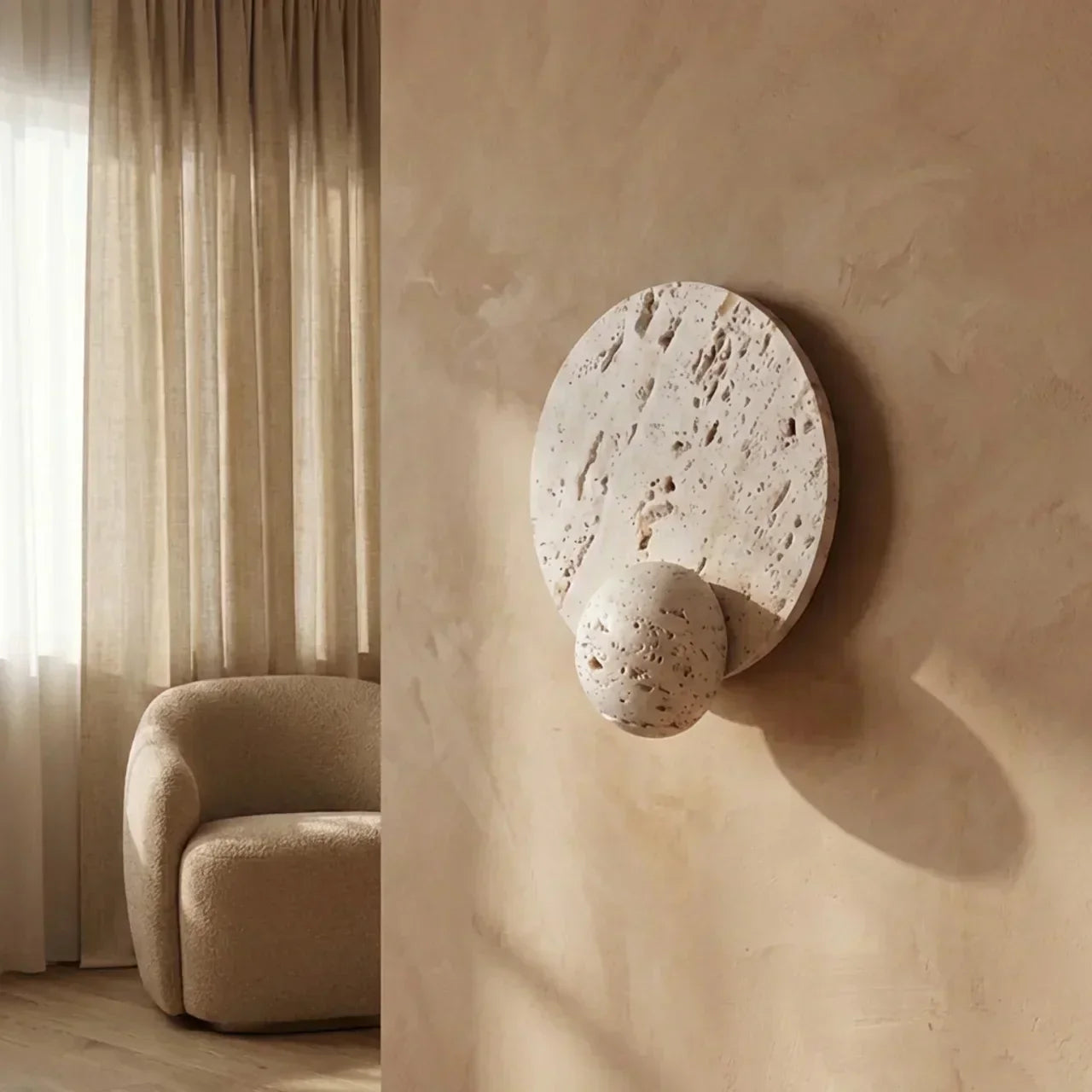 Elegante Travertin-Wandleuchte mit integrierter LED-Beleuchtung für Wohnräume