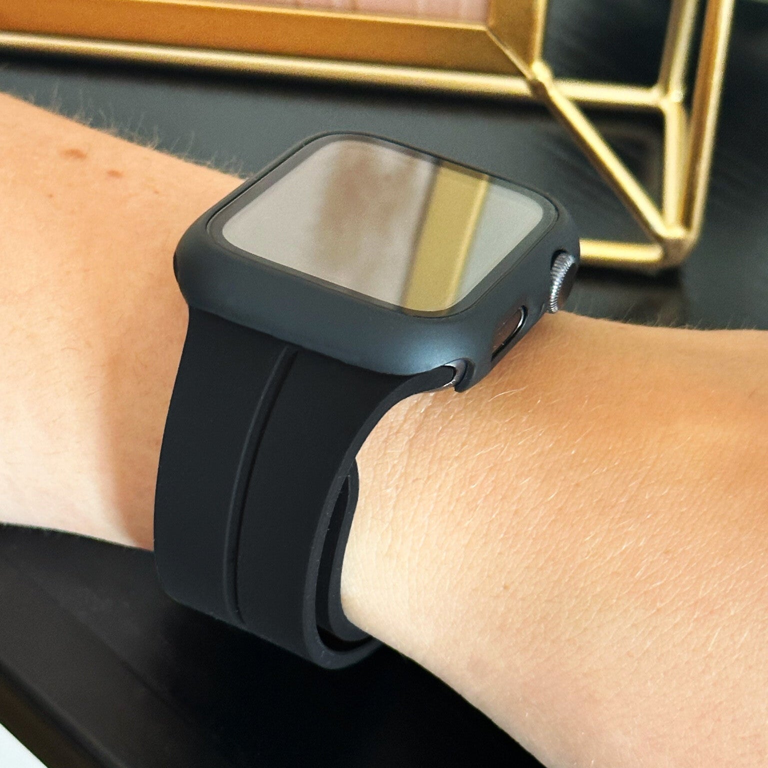 Slitstarkt skyddsfodral för Apple Watch — integrerat glasskydd, svart