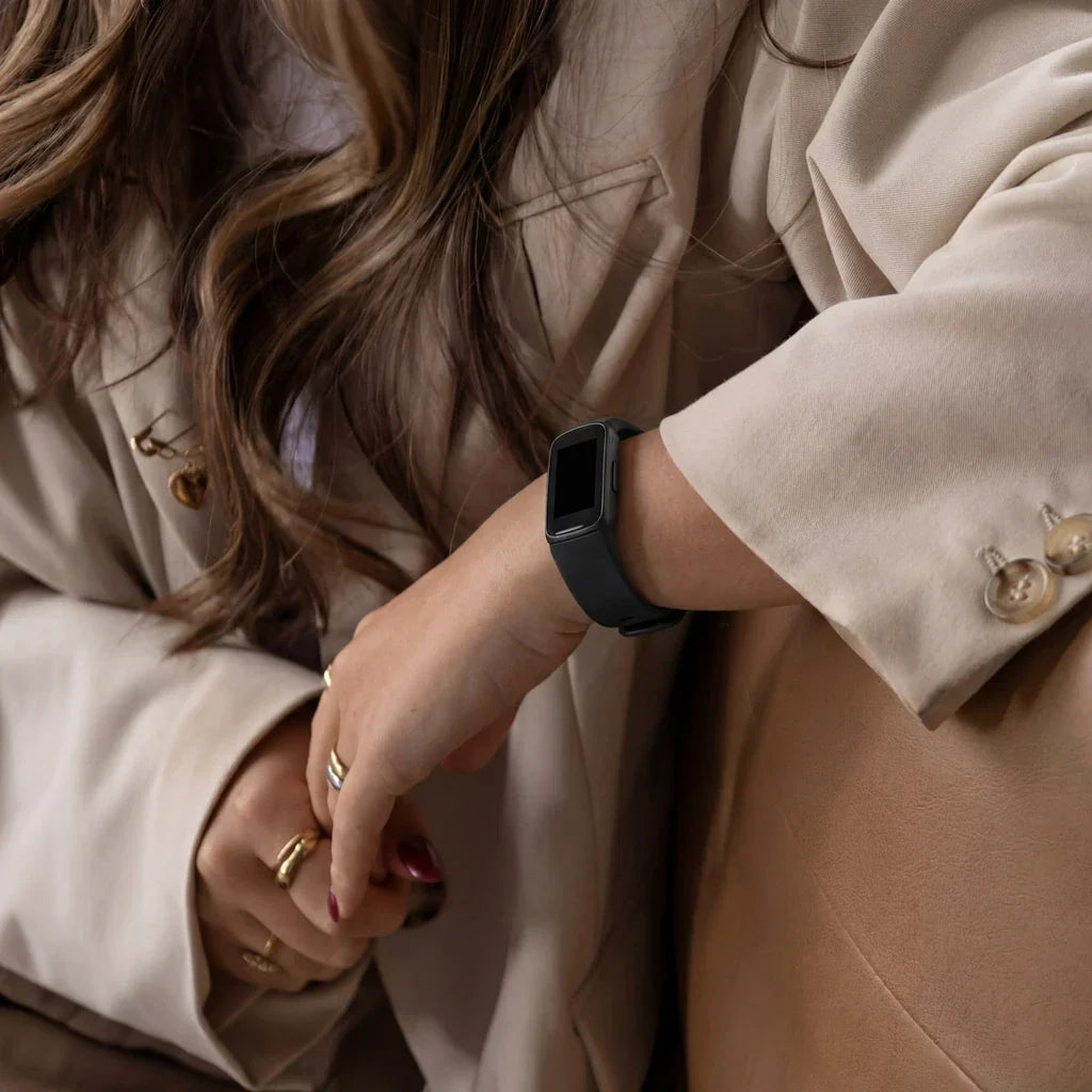 Černý náhradní silikonový řemínek — kompatibilní s Fitbit Inspire