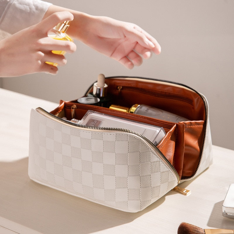 KosmetiQ Luxury Makeup Bag — Spacious Multi-Compartment Cosmetic Organizer