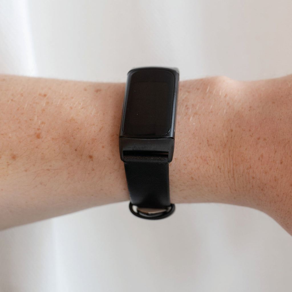 Classic Black Leather Strap Fitbit Charge 5