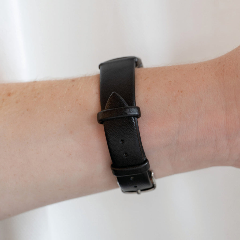 Classic Black Leather Strap Fitbit Charge 5