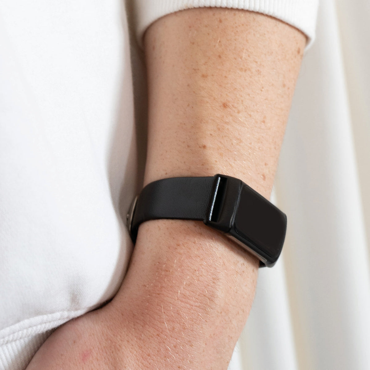 Classic Black Leather Strap Fitbit Charge 5