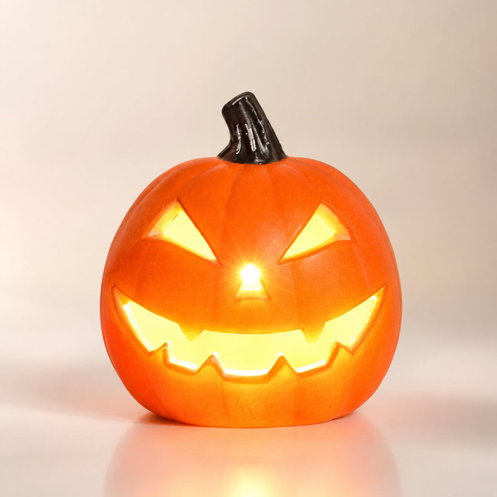 Glødende Halloween-gresskardekorasjon — 10 skumle Jack-o’-lantern-ansiktsdesign