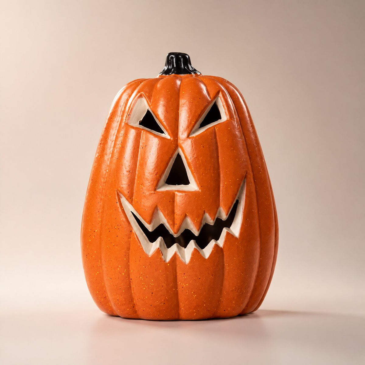 Glødende Halloween-gresskardekorasjon — 10 skumle Jack-o’-lantern-ansiktsdesign