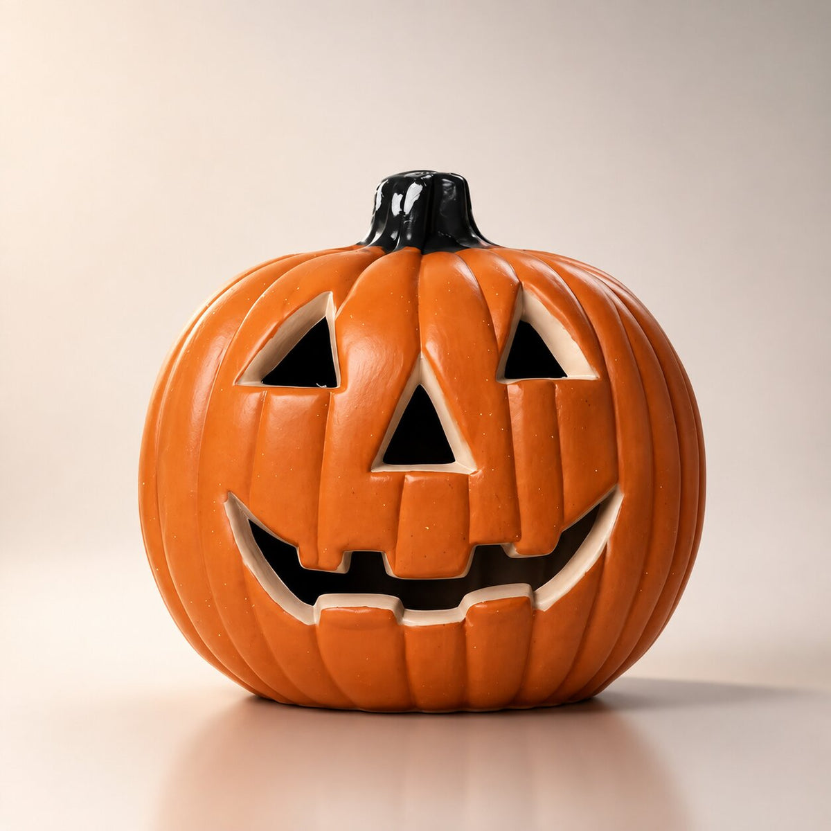 Glødende Halloween-gresskardekorasjon — 10 skumle Jack-o’-lantern-ansiktsdesign