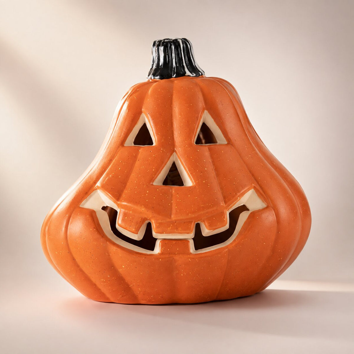 Glødende Halloween-gresskardekorasjon — 10 skumle Jack-o’-lantern-ansiktsdesign
