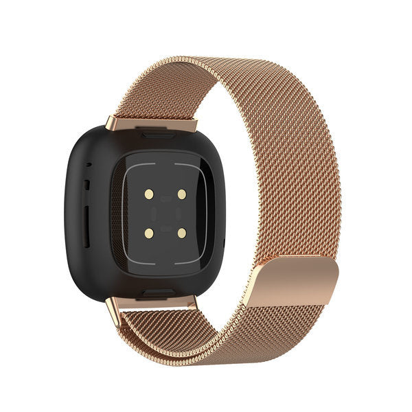 Fitbit Versa 4 s milánským řemínkem v růžově zlaté barvě