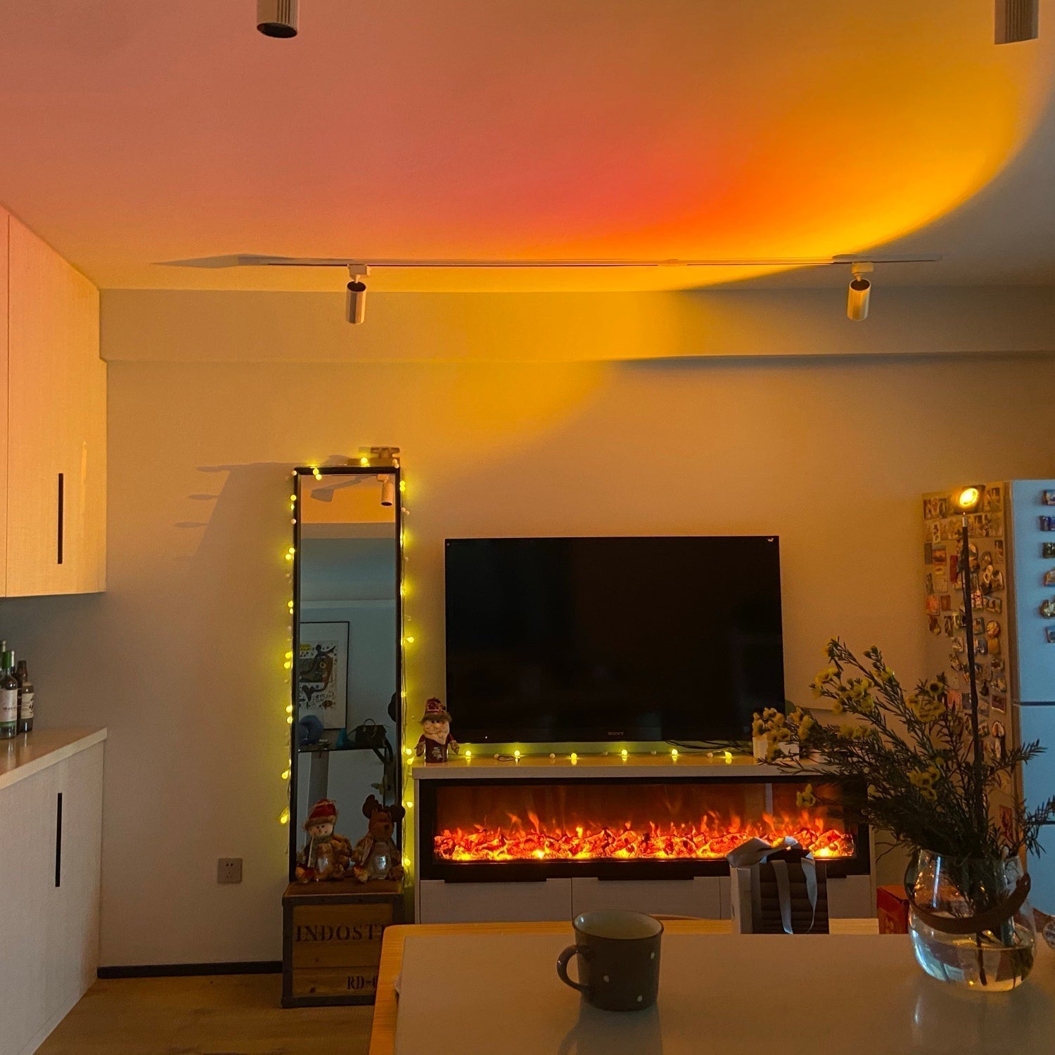 LED farveprojektor gulvlampe | Minimalistisk halo-lyseffekt | Ka-mostore