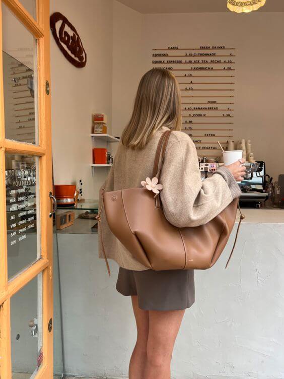 Voss – Vintage leather shoulder bag for women | Spacious, elegant and timeless design | Ka-mostore