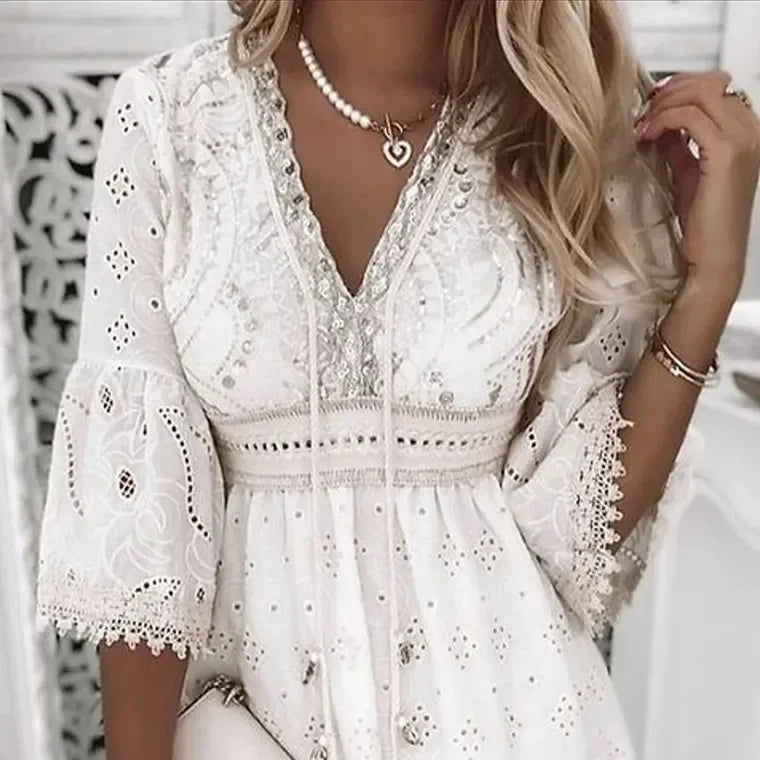 Boho-minikjole med hulmønster og trompetærmer | Ka-mostore