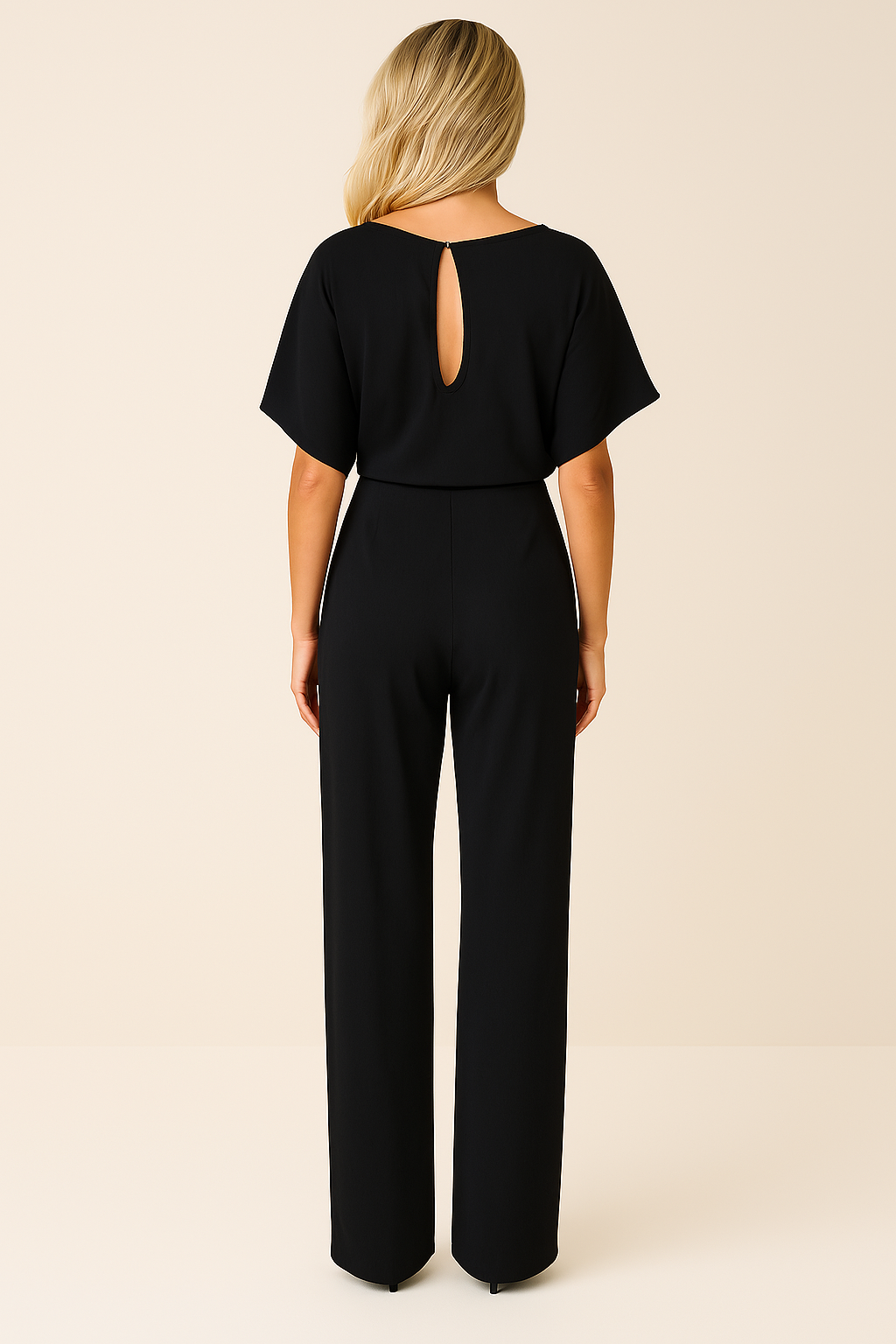 Vyötärövyöllinen leveälahkeinen jumpsuit tyylikkäällä siluetilla | Ka-mostore