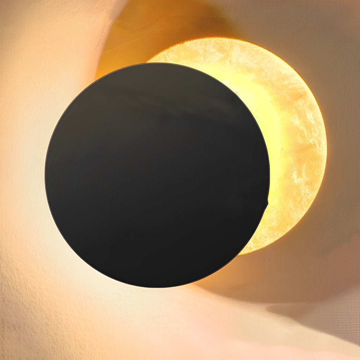 Eclipse-væglampe med jernfinish i kobber og guld, drejelig måneformet væglampe
