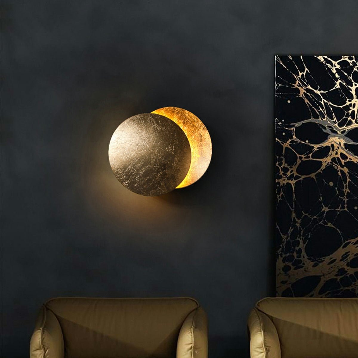 Eclipse-væglampe med jernfinish i kobber og guld, drejelig måneformet væglampe