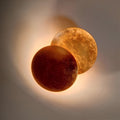 Eclipse-væglampe med jernfinish i kobber og guld, drejelig måneformet væglampe