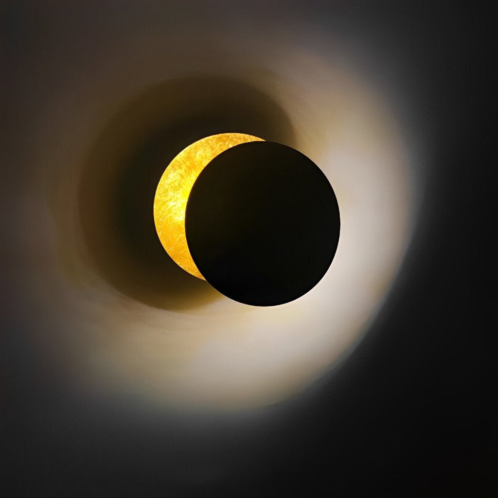Eclipse-væglampe med jernfinish i kobber og guld, drejelig måneformet væglampe