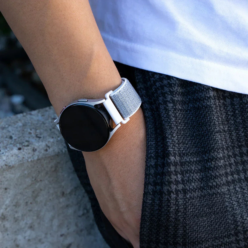 سوار ساعة Garmin Vivoactive 4S الذكية — سوار من النايلون، رمادي