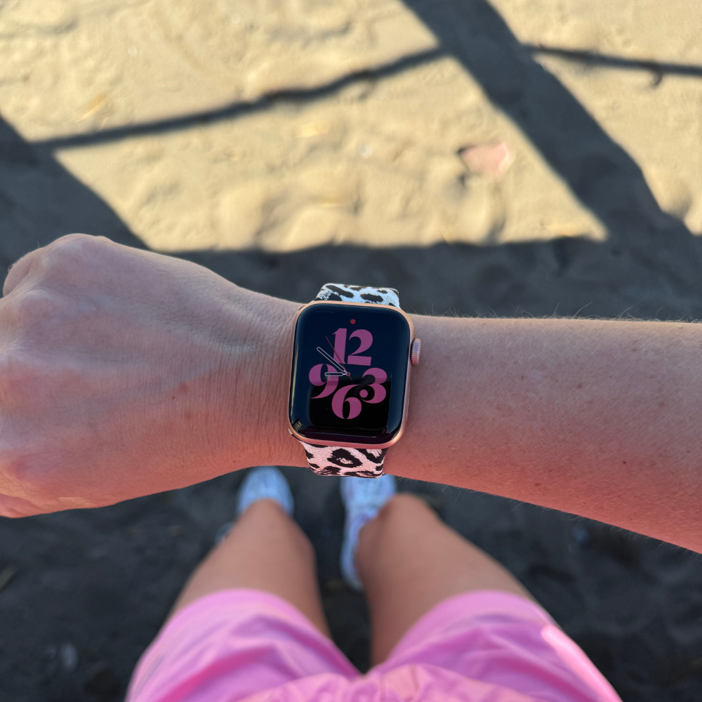 Řemínek Lucky Leopard pro Apple Watch — voděodolné pružné provedení