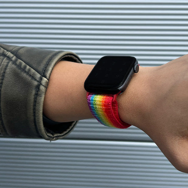 Nylonový řemínek pro Apple Watch — duhové barvy, měkká pružná tkanina