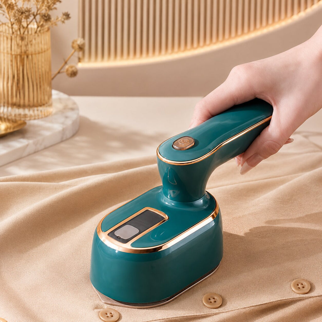 Dampfvalet handstomer voor kleding — Compacte stoomontkreuker