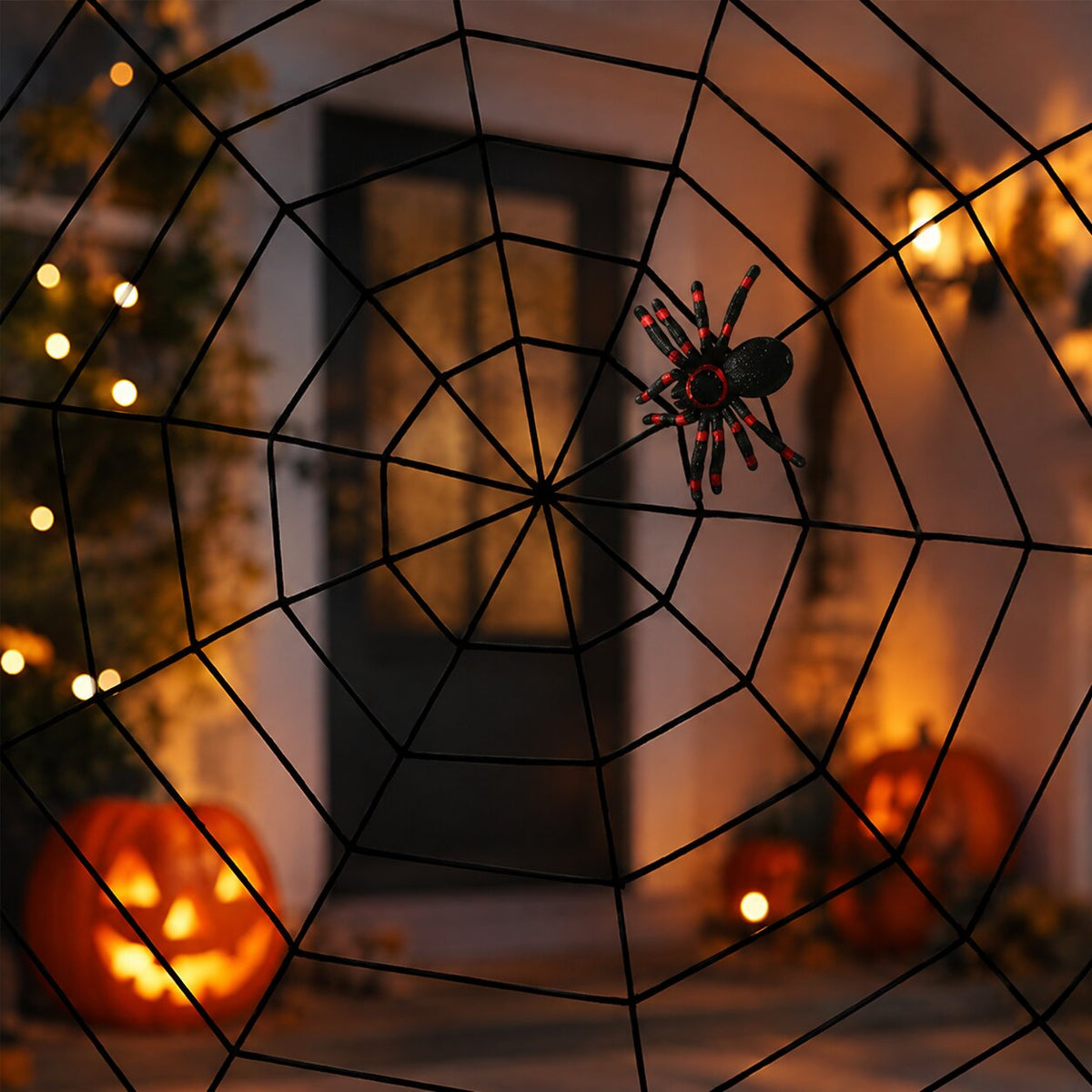 Gigantisk edderkoppnettdekorasjon til Halloween — geometrisk nett til dører, vegger og vinduer