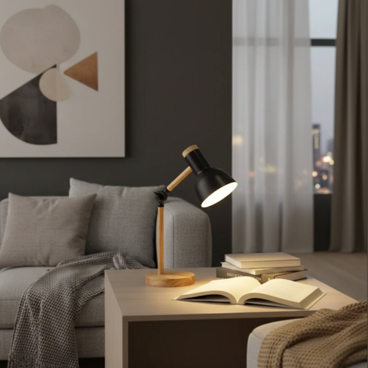 מנורת שולחן מעץ של HolzLicht — ראש מתכוונן, עיצוב צבעוני ובסיס יציב