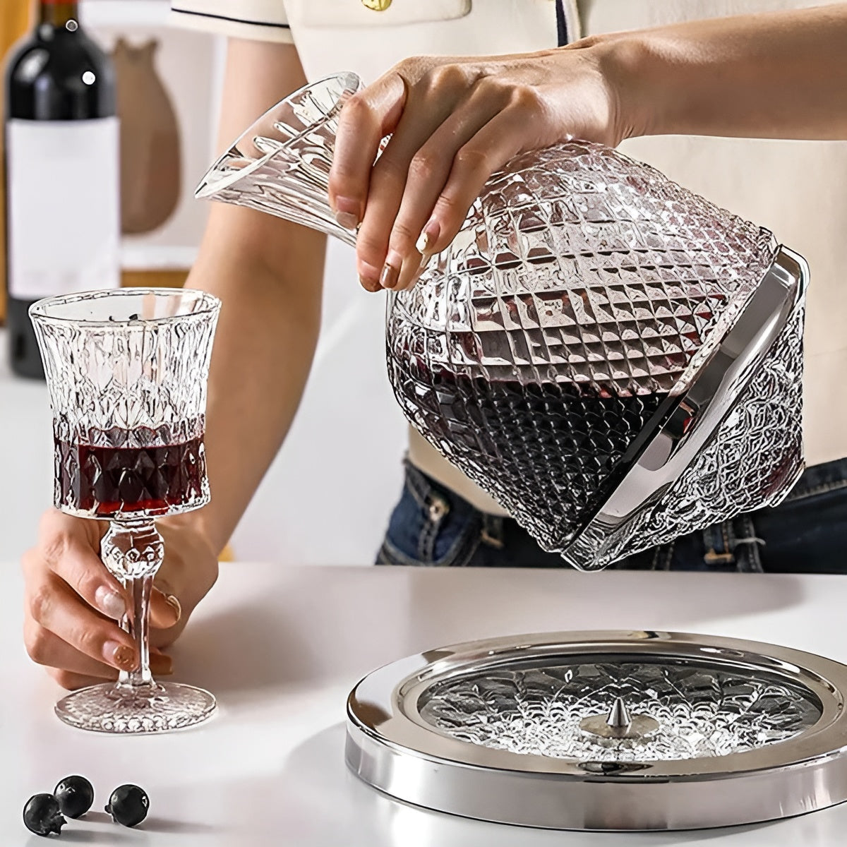 Crystal Wine Decanter 1500ml With 360 Degree Rotating Base Transparent Glass