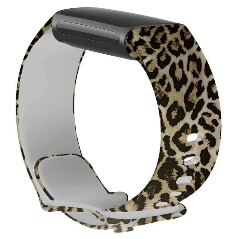 Náhradní řemínek Fitbit Charge 5 se vzorem šťastného leoparda
