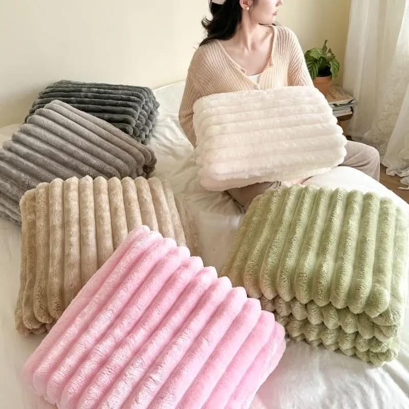 CLOUDHARE Plüschdecke aus Kaninchen-Milchvelours – Passendes Set aus Decke und 2 Kissenbezügen