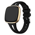 Náhradní řemínek k hodinkám Fitbit Versa 4 z prémiového silikonu — flexibilní černý řemínek