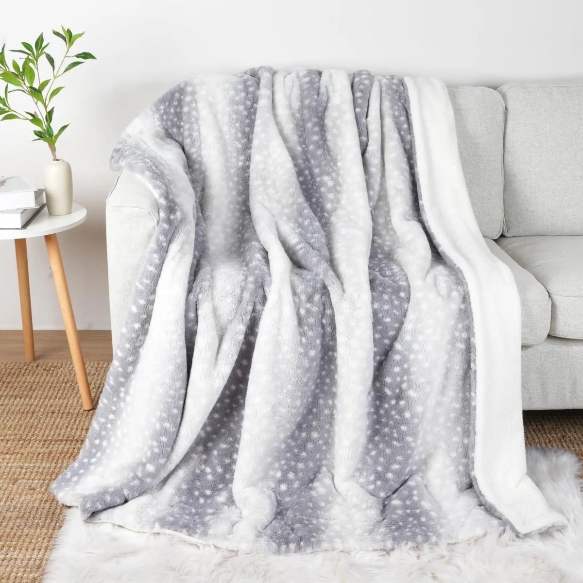 WILDCOZY – Cozy Wild Fur Blanket with Deer Motif – Reversible Plush Comfort | Ka-mostore