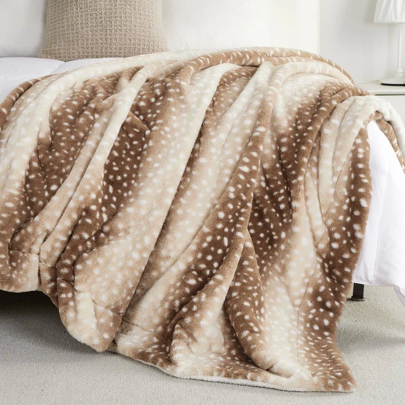WILDCOZY – Cozy Wild Fur Blanket with Deer Motif – Reversible Plush Comfort | Ka-mostore