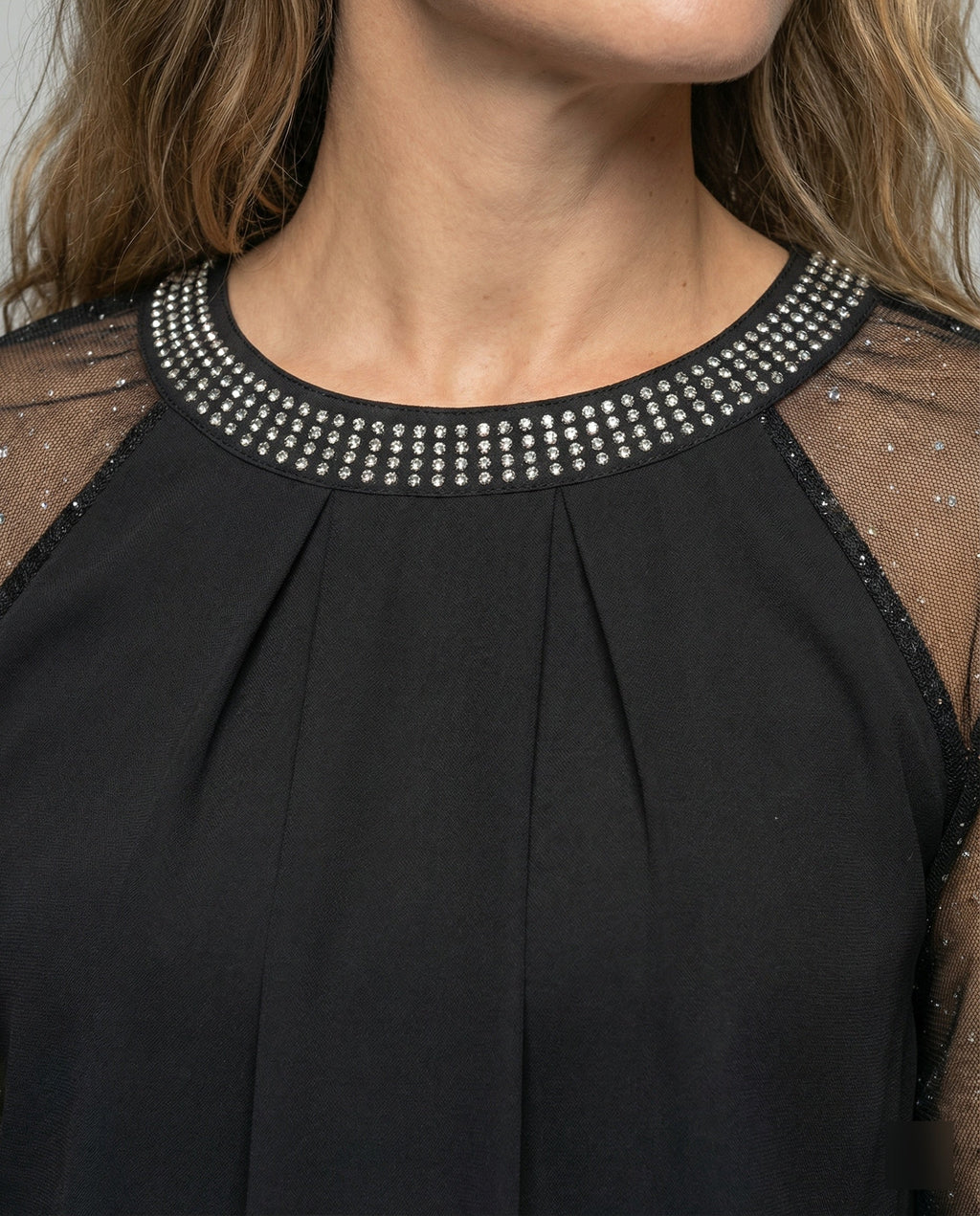 Elegantní top s rukávy ze síťoviny zdobené flitry | Ka-mostore